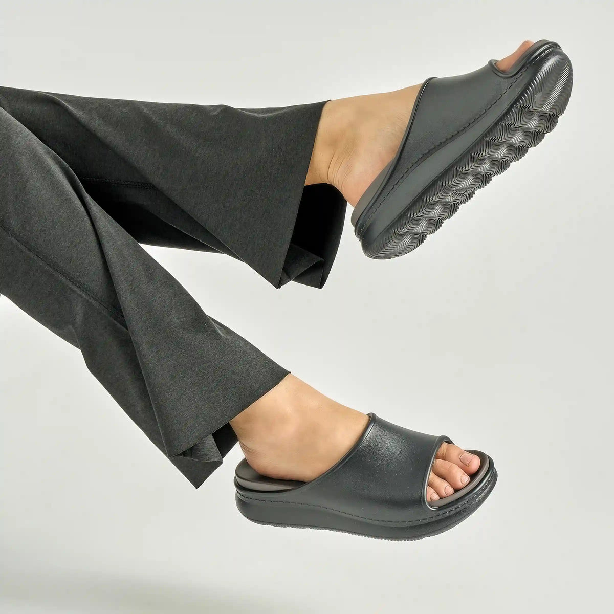 Devyn Black Molded