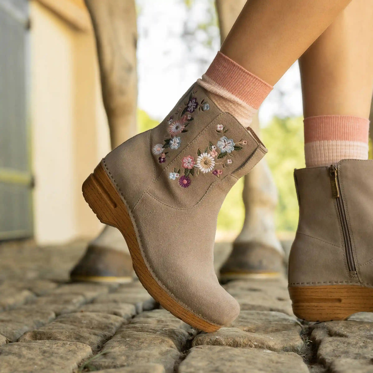 Shiloh Taupe Floral Embroidered